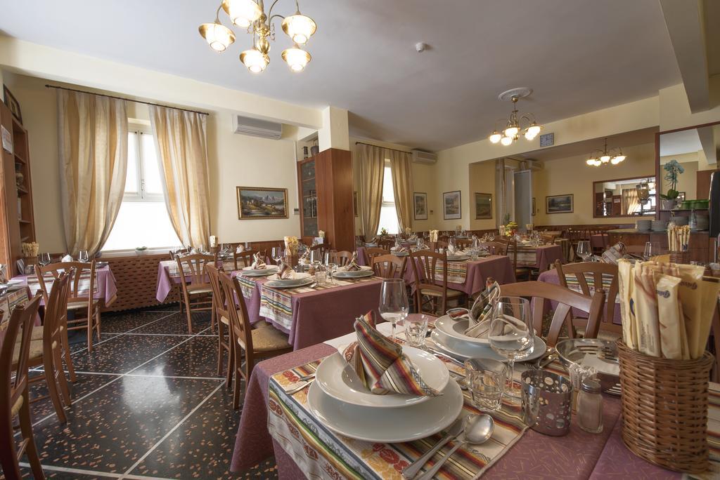Hotel Bristol Лаванья Экстерьер фото